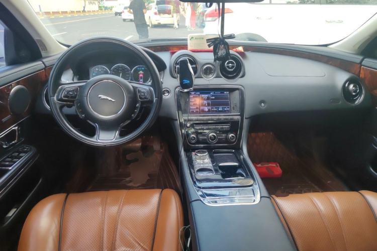 Used Jaguar XJ 2014 XJL 3.0 SC Four-Wheel Drive Prestige Business Edition Center Console