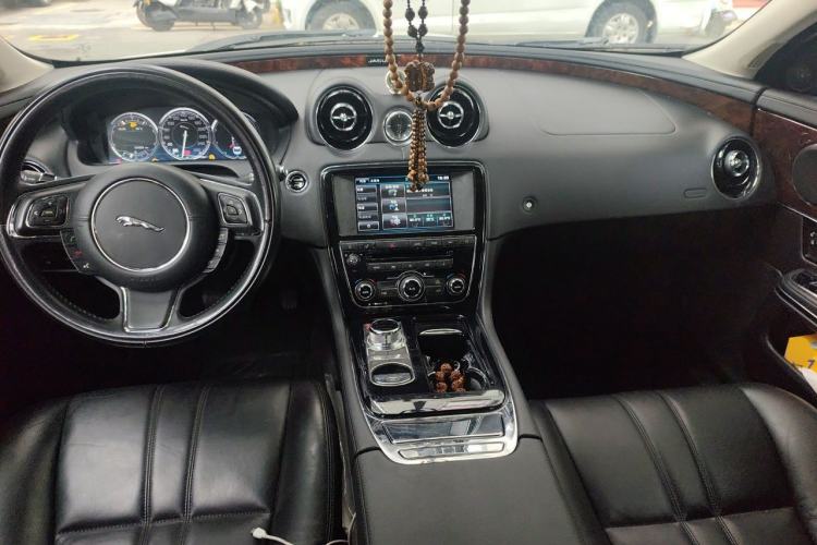 Used Jaguar XJ 2014 XJL 3.0 SC Two-Wheel-Drive Panoramic Business Edition Center Console