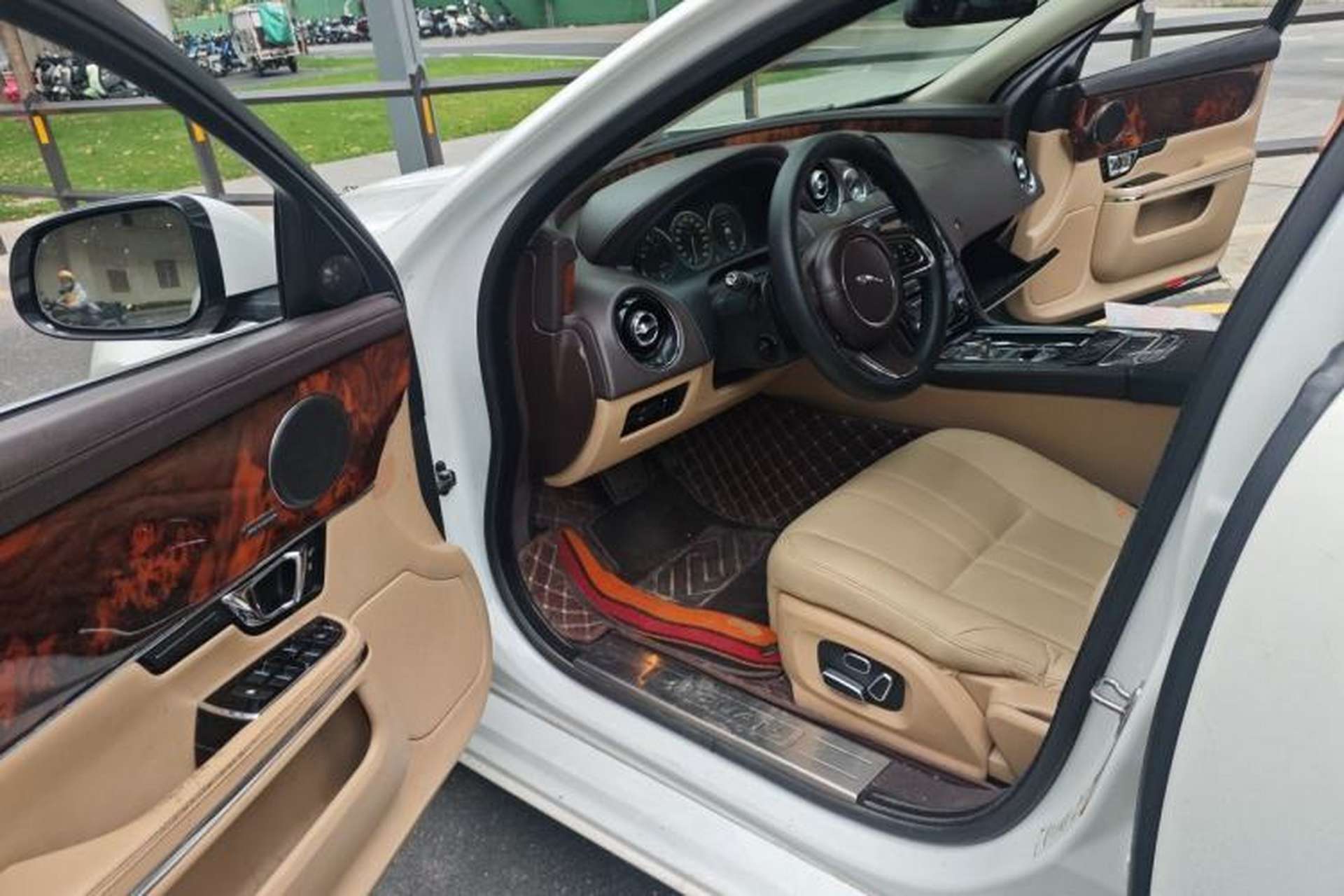 Used Jaguar XJ 2014 XJL 3.0 SC Four-Wheel Drive Panoramic Business Edition Driver Seat