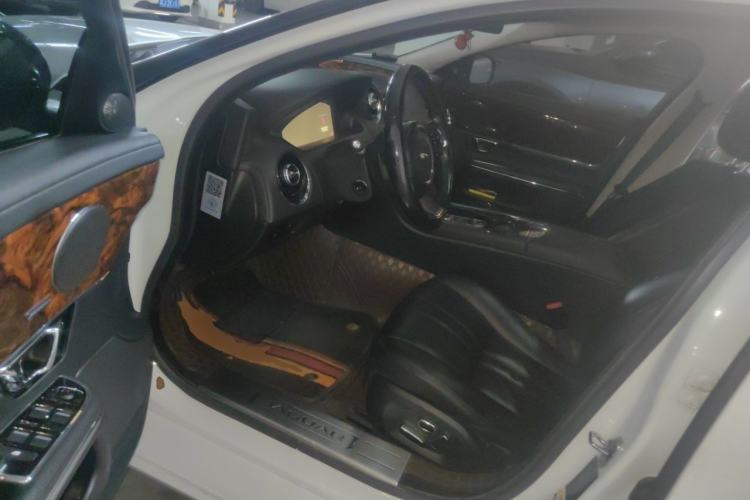 Used Jaguar XJ 2014 XJL 3.0 SC Two-Wheel-Drive Panoramic Business Edition Driver Seat