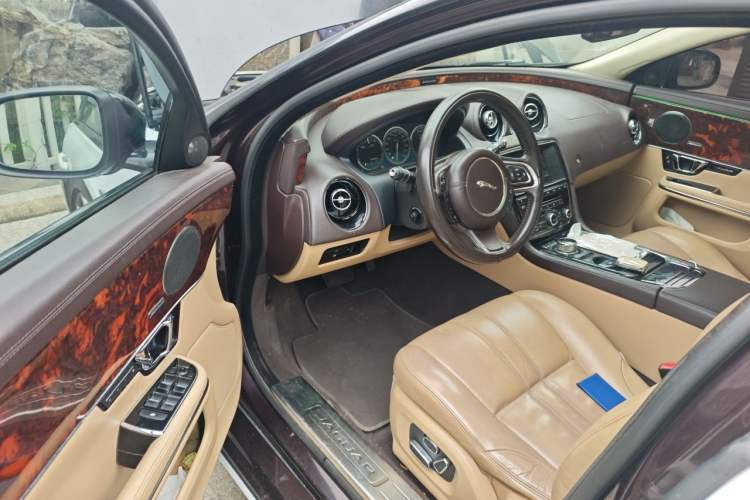 Used Jaguar XJ 2014 XJL 3.0 SC Two-Wheel-Drive Panoramic Business Edition Driver Seat