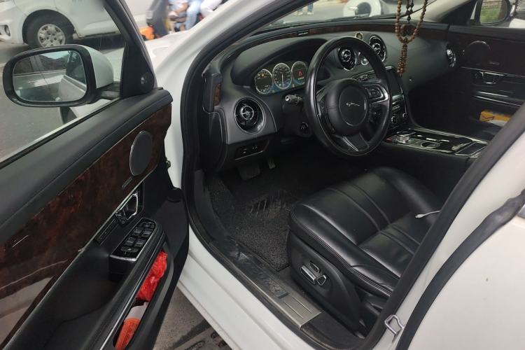 Used Jaguar XJ 2014 XJL 3.0 SC Two-Wheel-Drive Panoramic Business Edition Driver Seat