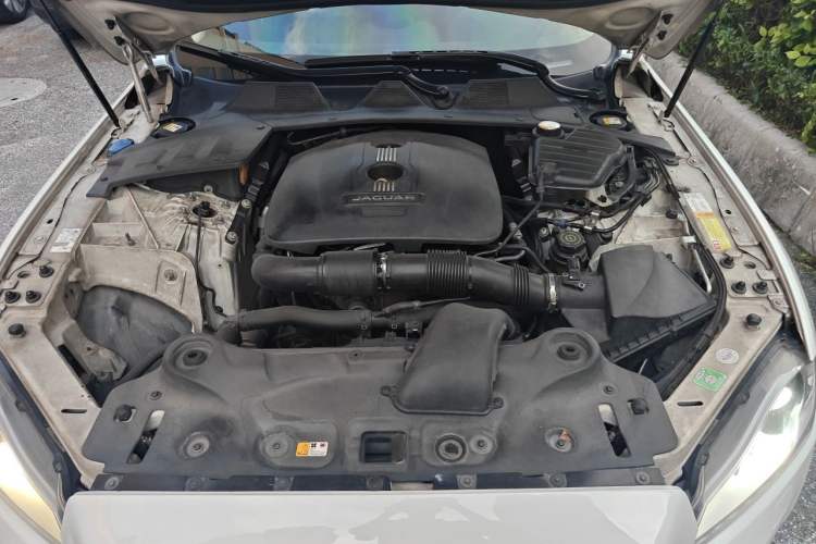 Used Jaguar XJ 2014 XJL 2.0T Two-Wheel-Drive Elegant Business Edition Engine Bay