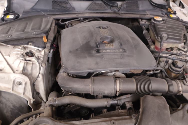 Used Jaguar XJ 2014 XJL 2.0T Two-Wheel-Drive Elegant Business Edition Engine Bay