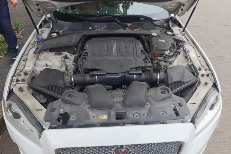 Used Jaguar XJ 2014 XJL 3.0 SC Two-Wheel-Drive Panoramic Business Edition Engine Bay