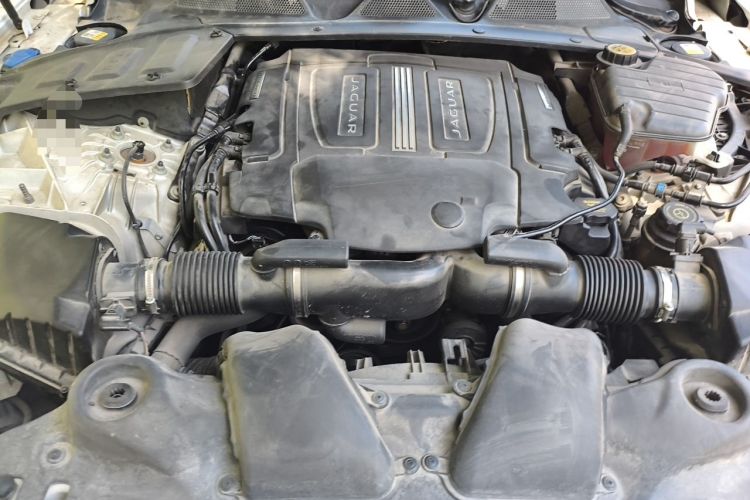 Used Jaguar XJ 2014 XJL 3.0 SC Two-Wheel-Drive Panoramic Business Edition Engine Bay