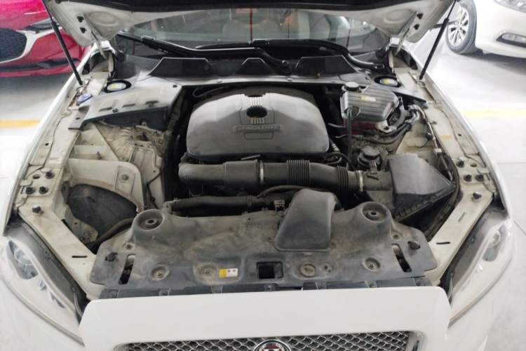 Used Jaguar XJ 2014 XJL 2.0T Two-Wheel-Drive Elegant Business Edition Engine Bay