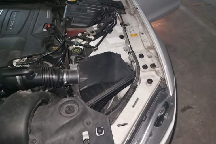 Used Jaguar XJ 2014 XJL 3.0 SC Four-Wheel Drive Panoramic Business Edition Engine Bay Left