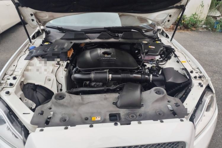 Used Jaguar XJ 2014 XJL 2.0T Two-Wheel-Drive Elegant Business Edition Engine Bay
