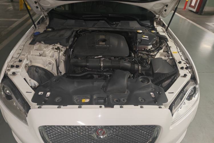 Used Jaguar XJ 2014 XJL 2.0T Two-Wheel-Drive Elegant Business Edition Engine Bay
