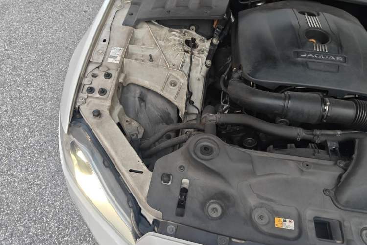 Used Jaguar XJ 2014 XJL 2.0T Two-Wheel-Drive Elegant Business Edition Engine Bay Right