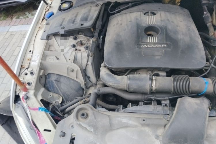 Used Jaguar XJ 2014 XJL 2.0T Two-Wheel-Drive Elegant Business Edition Engine Bay Right