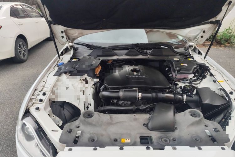 Used Jaguar XJ 2014 XJL 2.0T Two-Wheel-Drive Elegant Business Edition Engine Bay Right