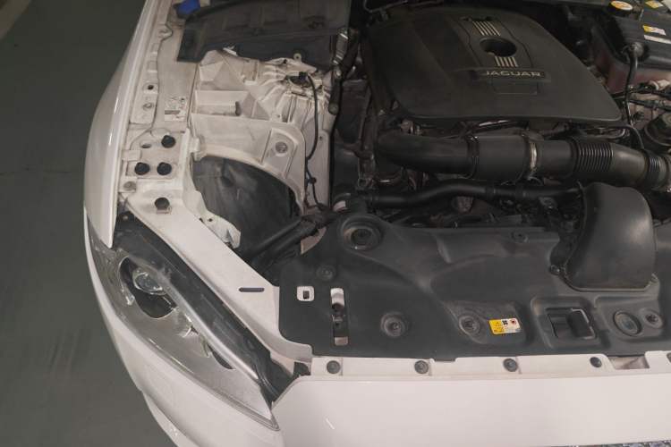 Used Jaguar XJ 2014 XJL 2.0T Two-Wheel-Drive Elegant Business Edition Engine Bay Right