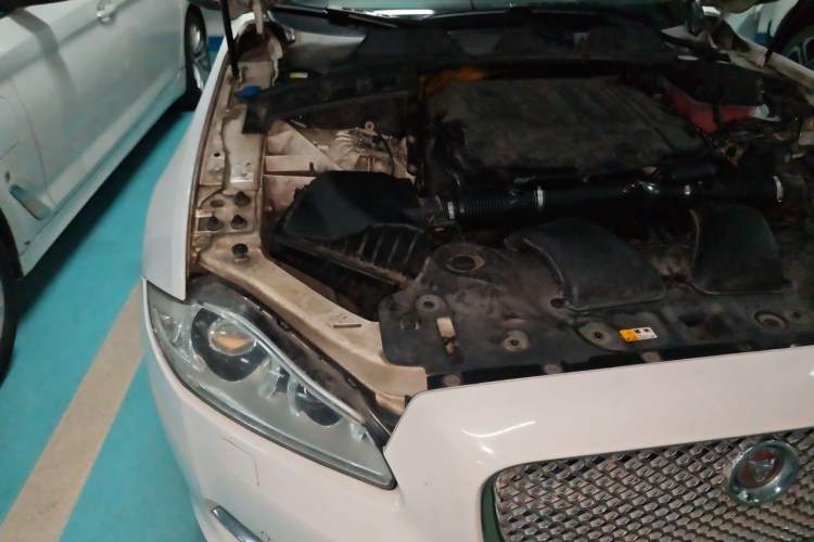 Used Jaguar XJ 2014 XJL 3.0 SC Two-Wheel-Drive Panoramic Business Edition Engine Bay Right