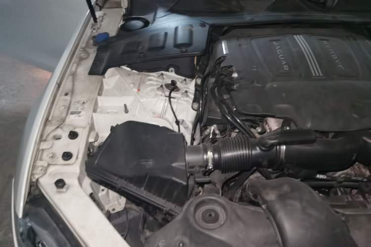 Used Jaguar XJ 2014 XJL 3.0 SC Four-Wheel Drive Panoramic Business Edition Engine Bay Right