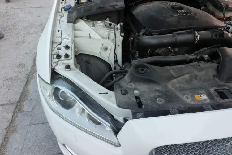 Used Jaguar XJ 2014 XJL 2.0T Two-Wheel-Drive Elegant Business Edition Engine Bay Right