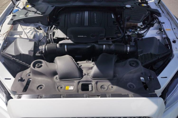 Used Jaguar XJ 2014 XJL 3.0 SC Two-Wheel-Drive Panoramic Business Edition Engine Bay