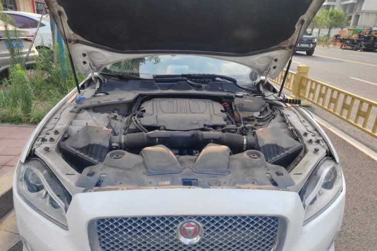 Used Jaguar XJ 2014 XJL 3.0 SC Four-Wheel Drive Prestige Business Edition Engine Bay
