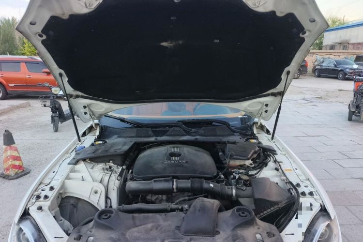 Used Jaguar XJ 2014 XJL 2.0T Two-Wheel-Drive Elegant Business Edition Engine Bay