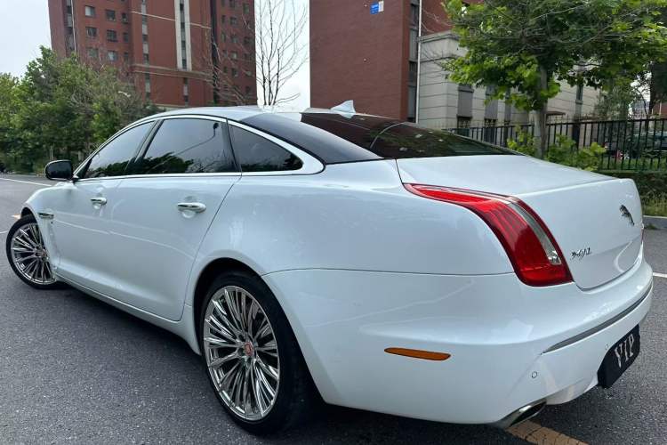 Used Jaguar XJ 2014 XJL 2.0T Two-Wheel-Drive Elegant Business Edition Exterior 3