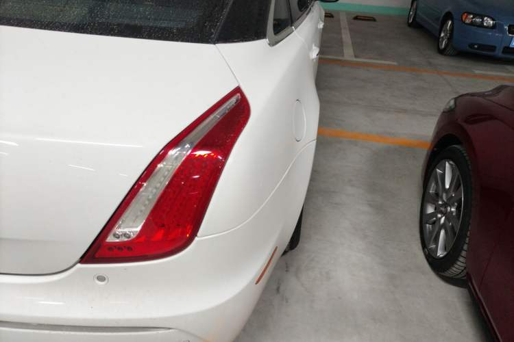Used Jaguar XJ 2014 XJL 2.0T Two-Wheel-Drive Elegant Business Edition Exterior 3