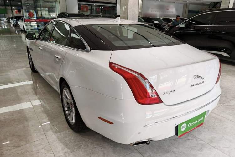 Used Jaguar XJ 2014 XJL 2.0T Two-Wheel-Drive Elegant Business Edition Exterior 3