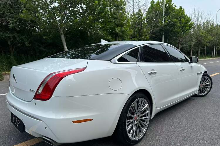 Used Jaguar XJ 2014 XJL 2.0T Two-Wheel-Drive Elegant Business Edition Exterior 4