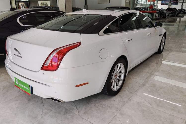 Used Jaguar XJ 2014 XJL 2.0T Two-Wheel-Drive Elegant Business Edition Exterior 5