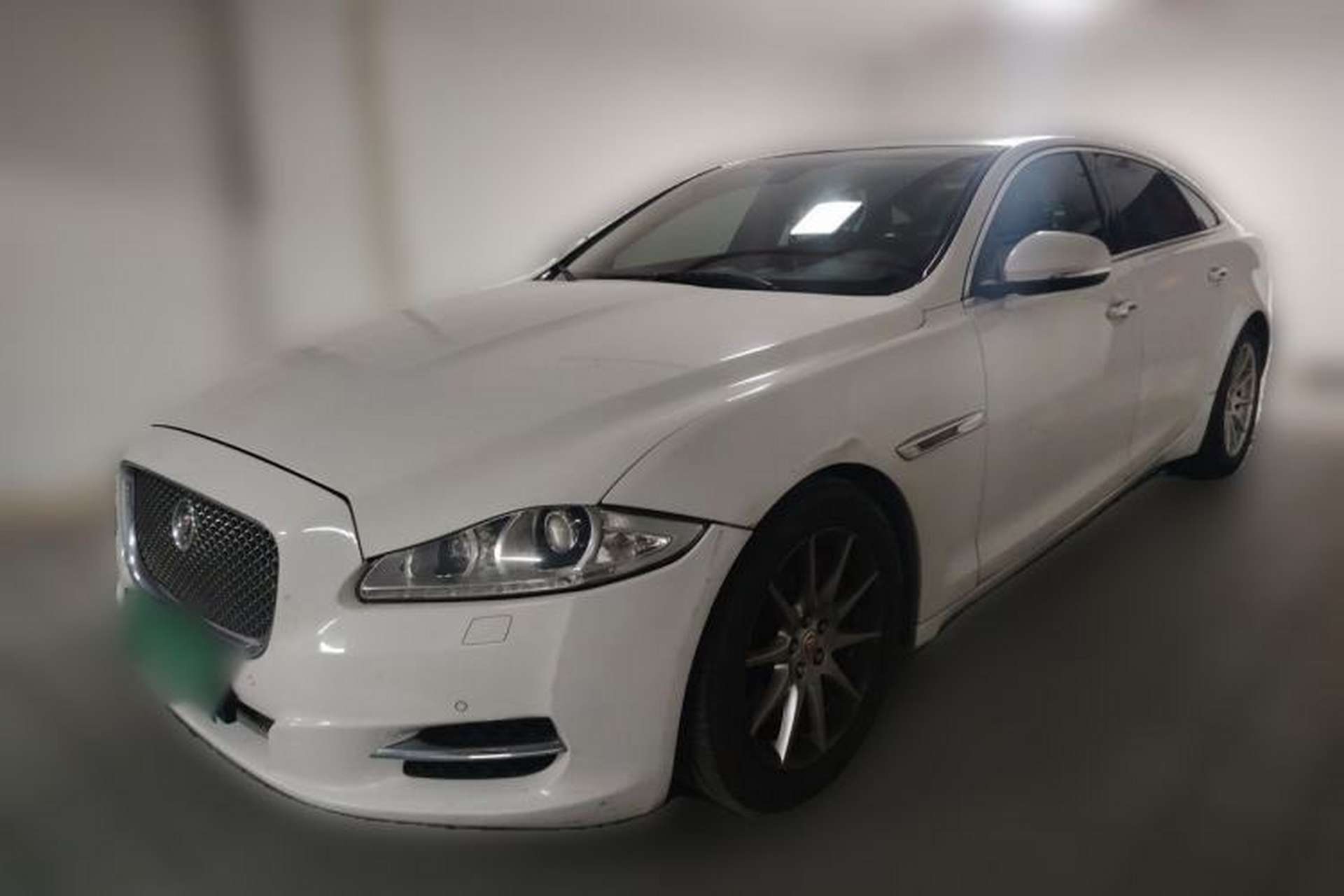 Used Jaguar XJ 2014 XJL 2.0T Two-Wheel-Drive Elegant Business Edition Front Left 45 Deg