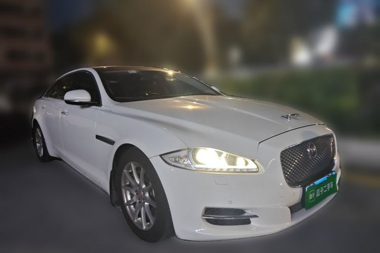 Used Jaguar XJ 2014 XJL 2.0T Two-Wheel-Drive Elegant Business Edition Front Right 45 Deg