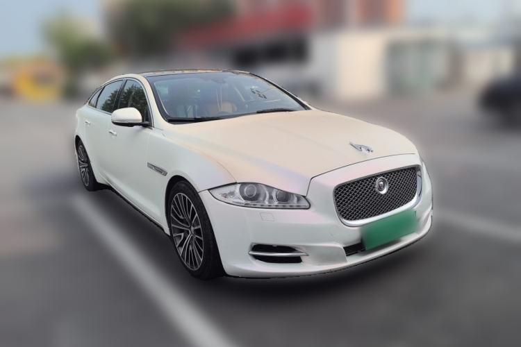 Used Jaguar XJ 2014 XJL 2.0T Two-Wheel-Drive Premium Business Edition Front Right 45 Deg