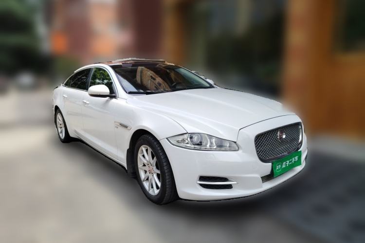 Used Jaguar XJ 2014 XJL 2.0T Two-Wheel-Drive Elegant Business Edition Front Right 45 Deg
