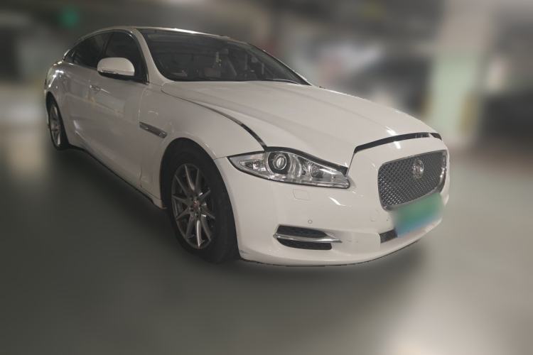 Used Jaguar XJ 2014 XJL 2.0T Two-Wheel-Drive Elegant Business Edition Front Right 45 Deg