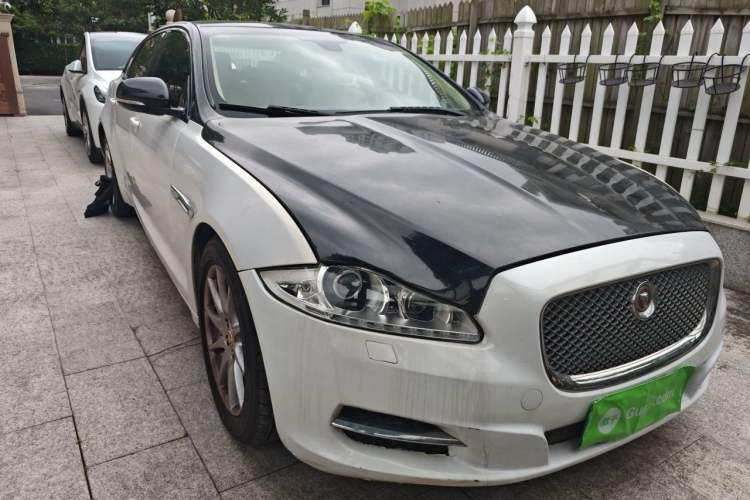 Used Jaguar XJ 2014 XJL 3.0 SC Two-Wheel-Drive Panoramic Business Edition Front Right 45 Deg