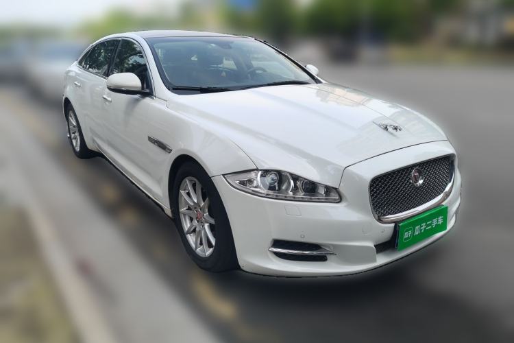 Used Jaguar XJ 2014 XJL 2.0T Two-Wheel-Drive Elegant Business Edition Front Right 45 Deg