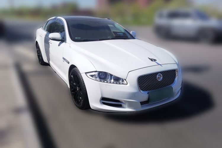 Used Jaguar XJ 2014 XJL 3.0 SC Two-Wheel-Drive Panoramic Business Edition Front Right 45 Deg