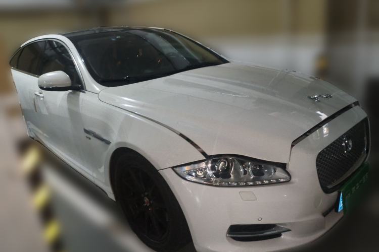 Used Jaguar XJ 2014 XJL 3.0 SC Two-Wheel-Drive Panoramic Business Edition Front Right 45 Deg