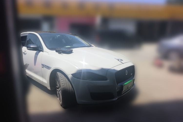 Used Jaguar XJ 2014 XJL 3.0 SC Four-Wheel Drive Panoramic Business Edition Front Right 45 Deg