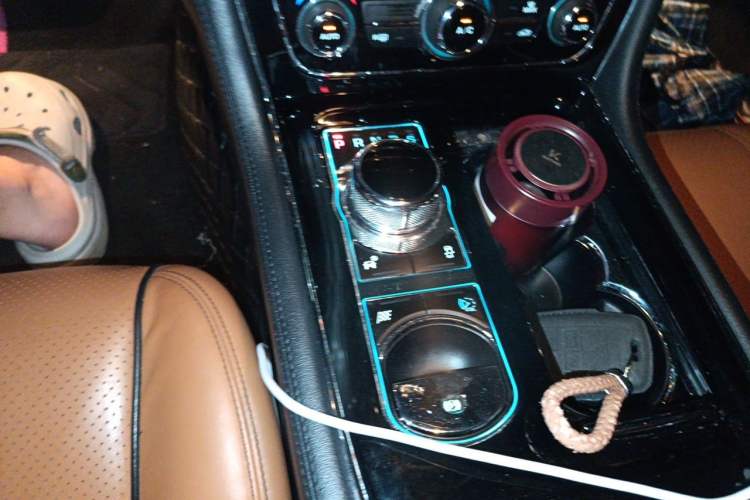 Used Jaguar XJ 2014 XJL 3.0 SC Two-Wheel-Drive Panoramic Business Edition Gear Lever