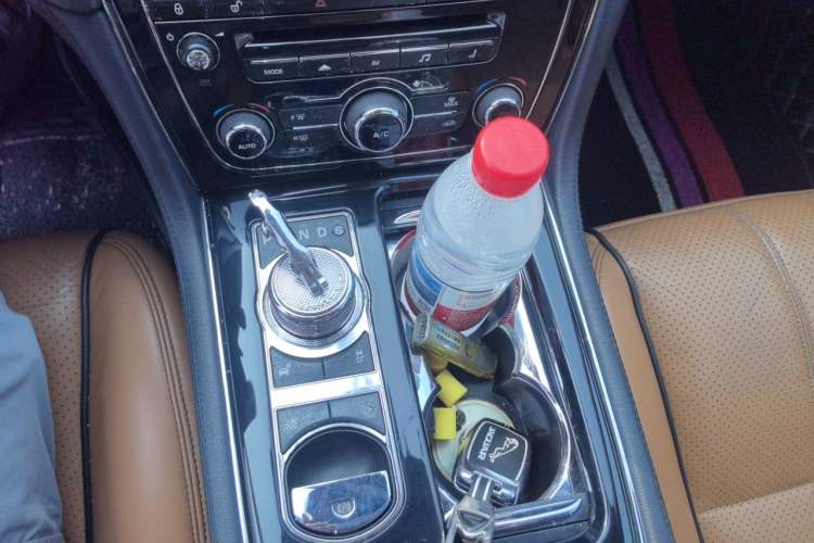 Used Jaguar XJ 2014 XJL 2.0T Two-Wheel-Drive Premium Business Edition Gear Lever