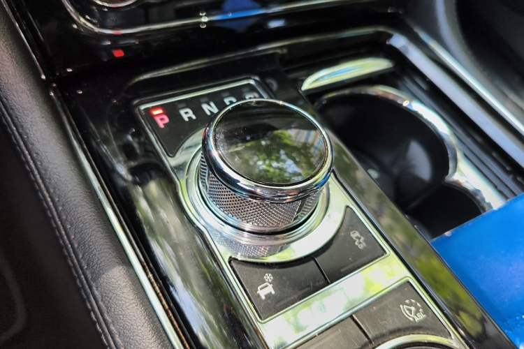 Used Jaguar XJ 2014 XJL 3.0 SC Two-Wheel-Drive Panoramic Business Edition Gear Lever