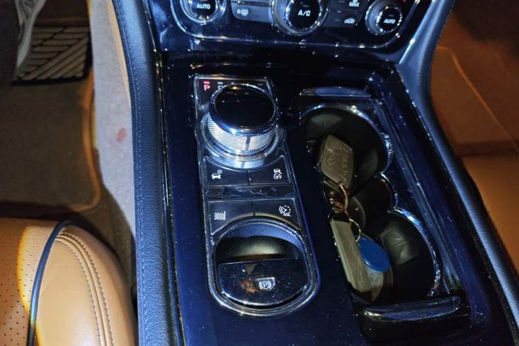 Used Jaguar XJ 2014 XJL 3.0 SC Four-Wheel Drive Panoramic Business Edition Gear Lever