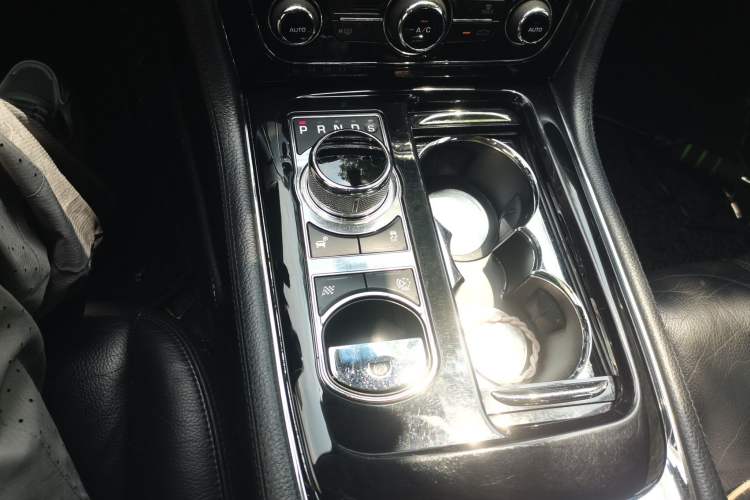 Used Jaguar XJ 2014 XJL 2.0T Two-Wheel-Drive Elegant Business Edition Gear Lever