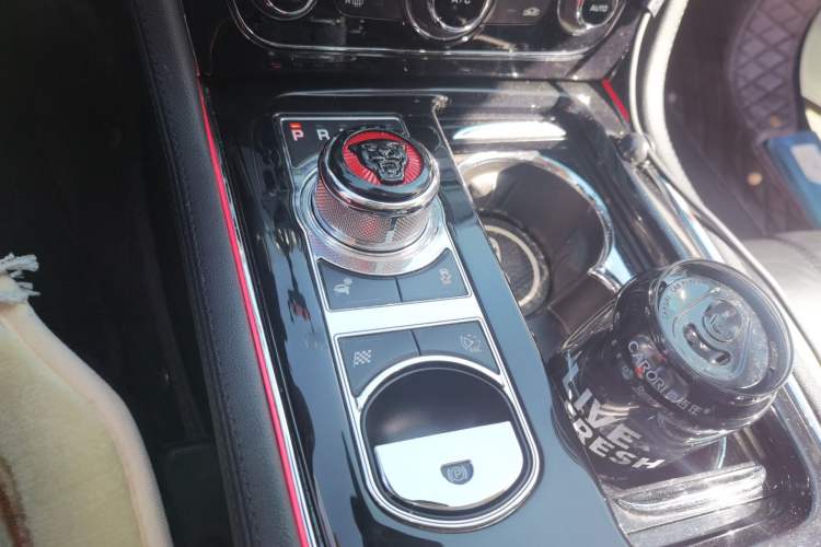 Used Jaguar XJ 2014 XJL 3.0 SC Two-Wheel-Drive Panoramic Business Edition Gear Lever