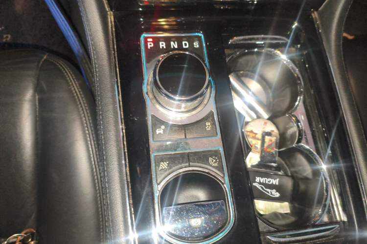 Used Jaguar XJ 2014 XJL 3.0 SC Two-Wheel-Drive Panoramic Business Edition Gear Lever