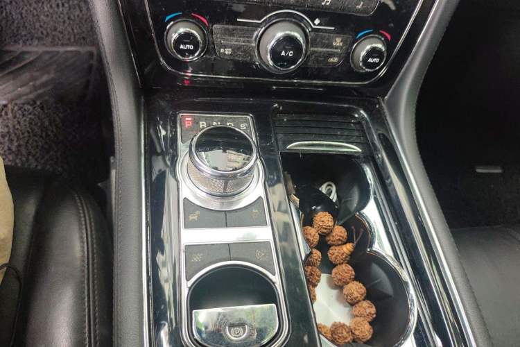 Used Jaguar XJ 2014 XJL 3.0 SC Two-Wheel-Drive Panoramic Business Edition Gear Lever