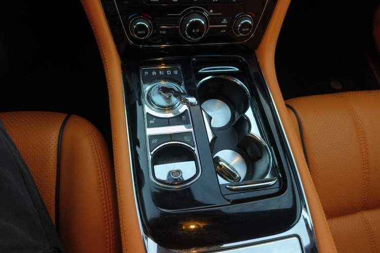 Used Jaguar XJ 2014 XJL 2.0T Two-Wheel-Drive Elegant Business Edition Gear Lever