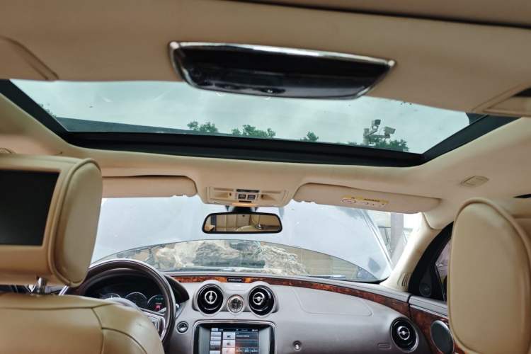 Used Jaguar XJ 2014 XJL 3.0 SC Two-Wheel-Drive Panoramic Business Edition Headliner