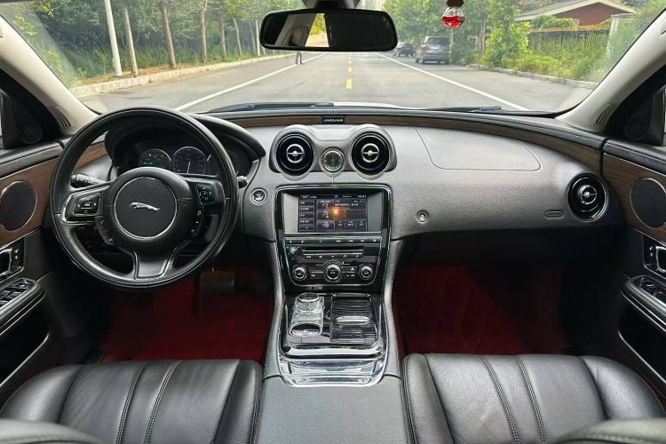 Used Jaguar XJ 2014 XJL 2.0T Two-Wheel-Drive Elegant Business Edition Interior 1